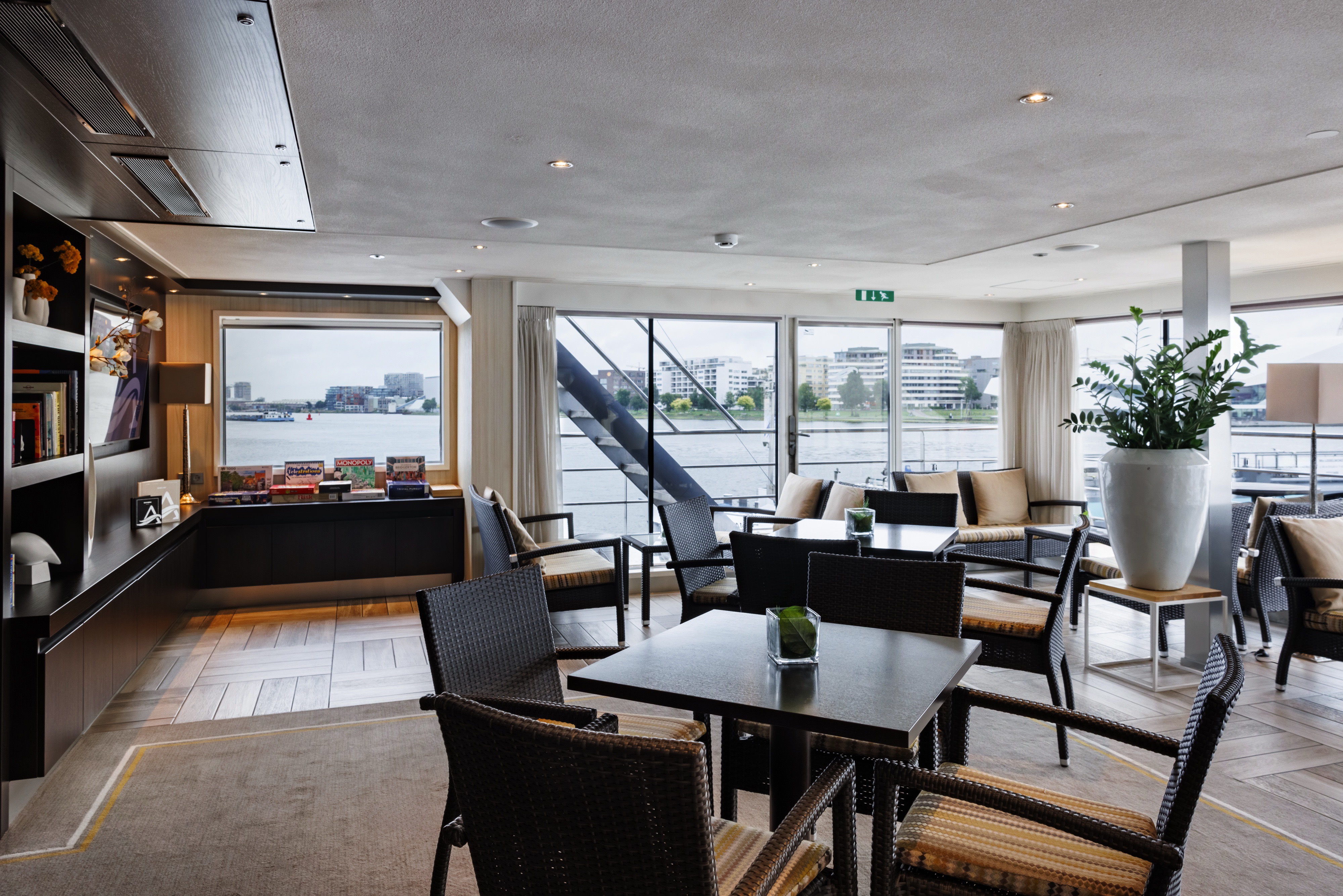 Avalon Imagery II - Club Lounge